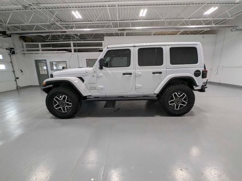 Used 2024 Jeep Wrangler Sahara w/ Technology Group AWD/4WD image 11