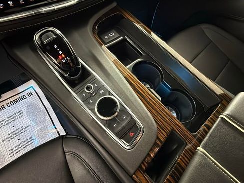 Used 2022 Cadillac Escalade Luxury image 24