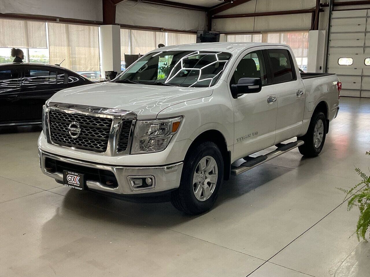 Used 2018 Nissan Titan SV AWD/4WD image 5