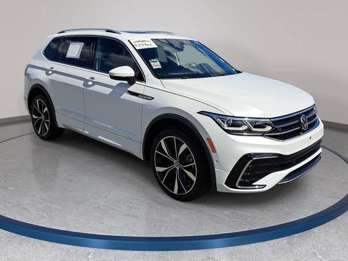 Certified 2023 Volkswagen Tiguan SEL R-Line AWD/4WD image 3