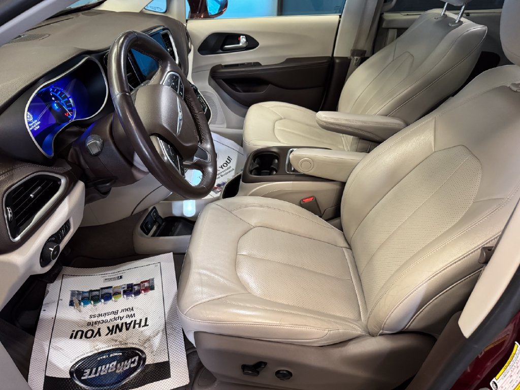 Used 2021 Chrysler Pacifica Touring-L FWD image 19