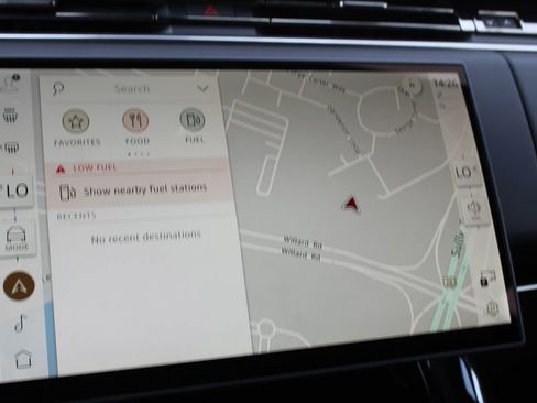 Used 2025 Land Rover Range Rover Sport SE image 16