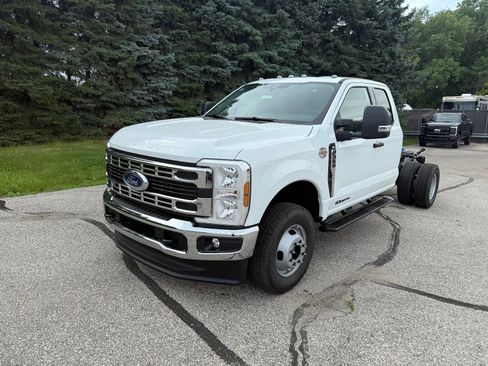 New 2025 Ford F350 XLT w/ XLT Value Package image 1