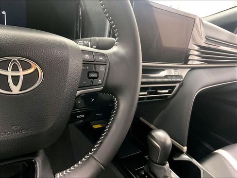 Used 2025 Toyota Camry SE image 23