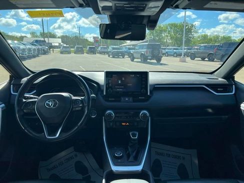 Used 2019 Toyota RAV4 XSE w/ XSE Weather Package AWD/4WD image 13
