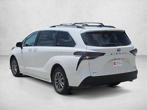 Certified 2025 Toyota Sienna LE FWD image 7
