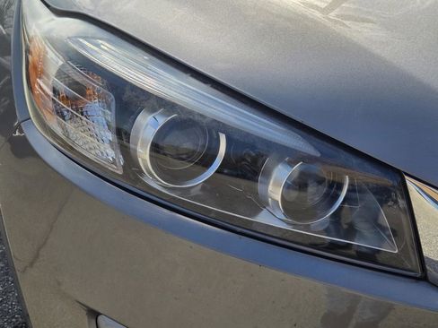 Used 2018 Kia Sorento LX image 4