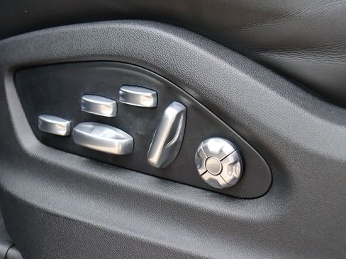 Used 2020 Porsche Cayenne Turbo image 42