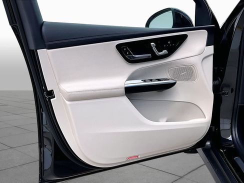 Used 2025 Mercedes-Benz GLC 300 image 19
