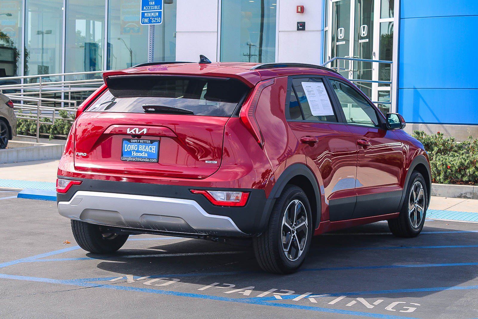 Used 2025 Kia Niro LX FWD image 7