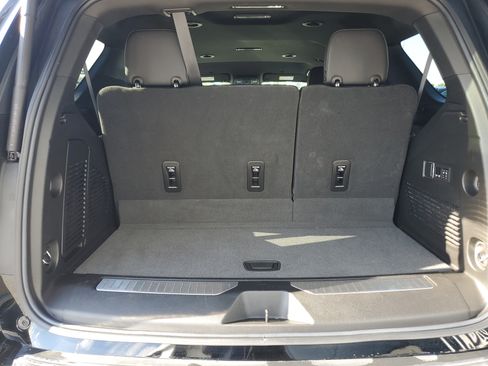Used 2023 Chevrolet Tahoe Z71 w/ Luxury Package AWD/4WD image 18
