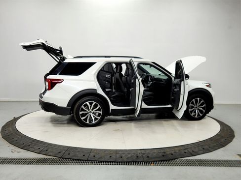 Used 2022 Ford Explorer ST image 16