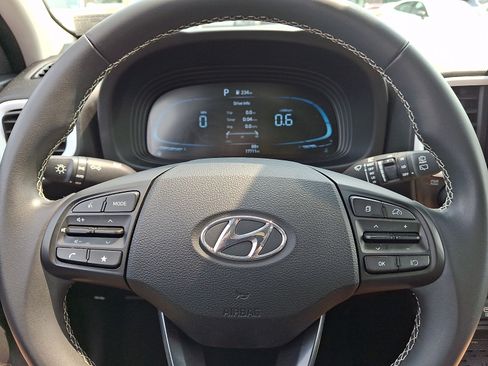 Certified 2023 Hyundai Venue Limited FWD image 18