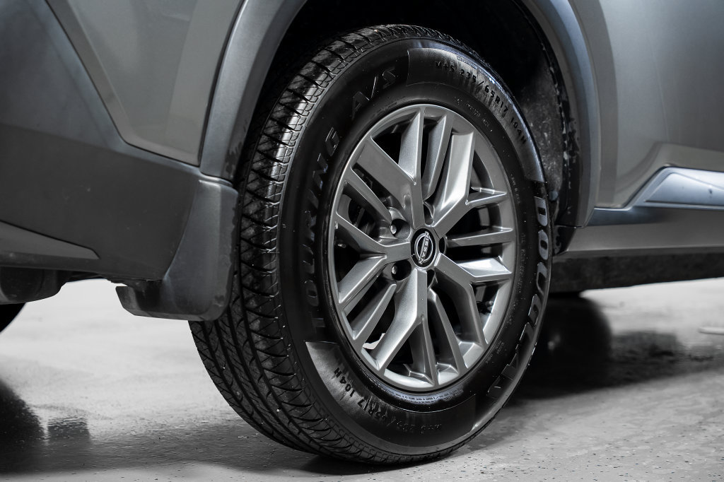 Used 2023 Nissan Rogue S FWD image 7