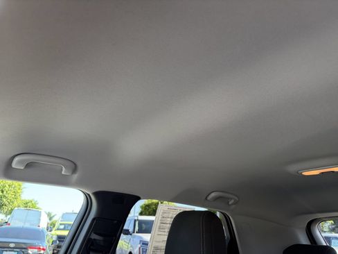 Used 2025 Chevrolet TrailBlazer LT FWD image 33