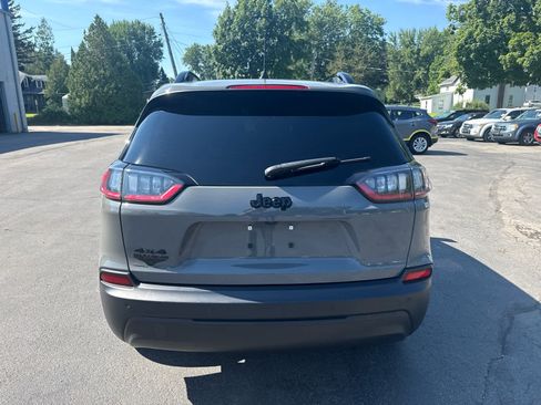 Used 2023 Jeep Cherokee Altitude Lux AWD/4WD image 4