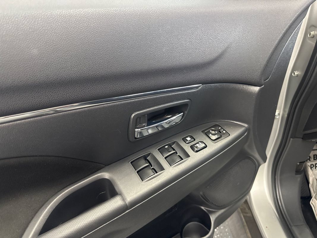 Used 2022 Mitsubishi Outlander Sport LE FWD image 10
