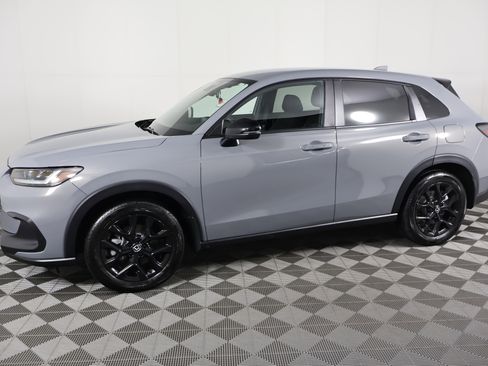 Used 2025 Honda HR-V Sport image 9