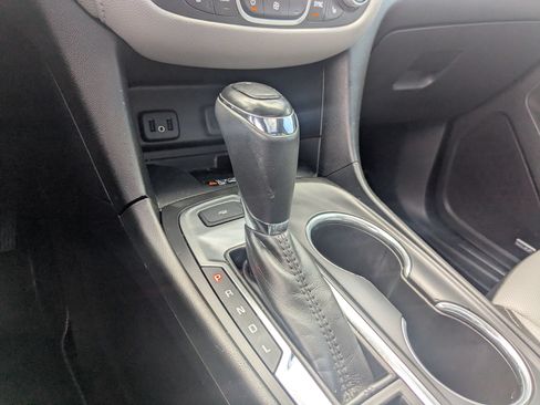 Used 2018 Chevrolet Equinox Premier FWD image 20