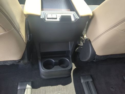 Used 2021 Toyota Sienna XLE FWD image 28