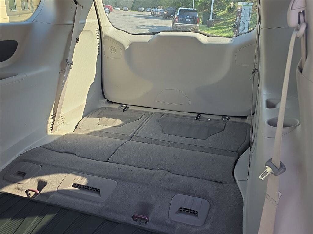 Used 2018 Chrysler Pacifica Touring Plus FWD image 14