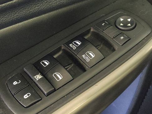 Used 2019 Jeep Cherokee Latitude Plus w/ Comfort/Convenience Group image 27