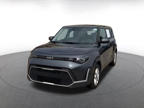 Used 2025 Kia Soul LX w/ LX Technology Package FWD image 7