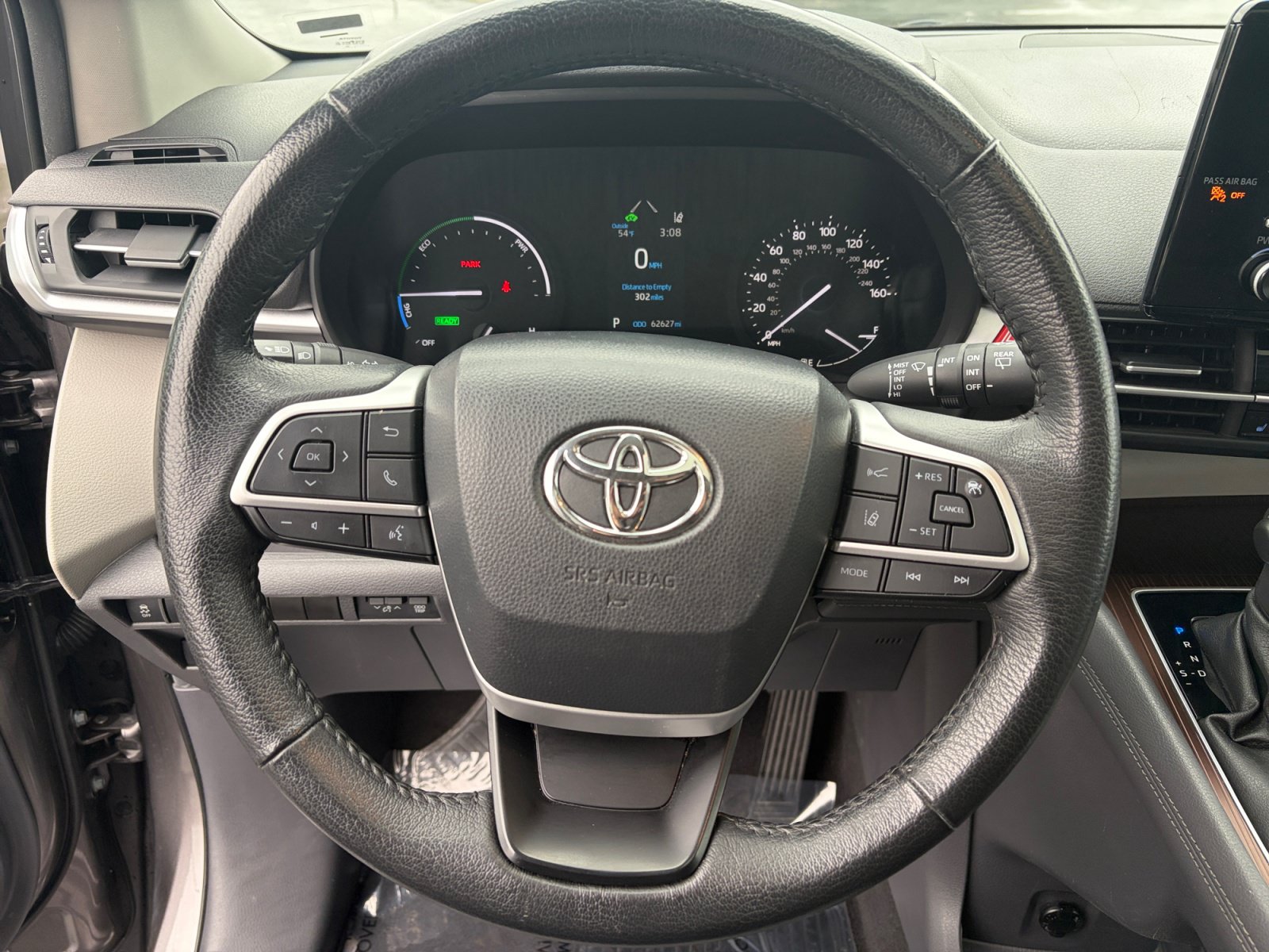 Used 2024 Toyota Sienna XLE FWD image 12