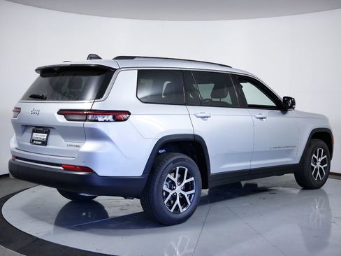 Used 2024 Jeep Grand Cherokee L Limited w/ Luxury Tech Group II image 3