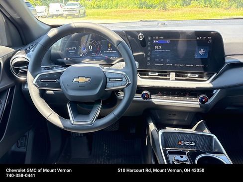 New 2026 Chevrolet Equinox LT w/ Convenience Package II FWD image 17