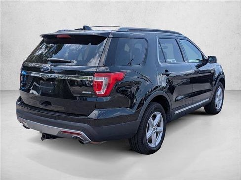 Used 2017 Ford Explorer XLT w/ Equipment Group 201A AWD/4WD image 6