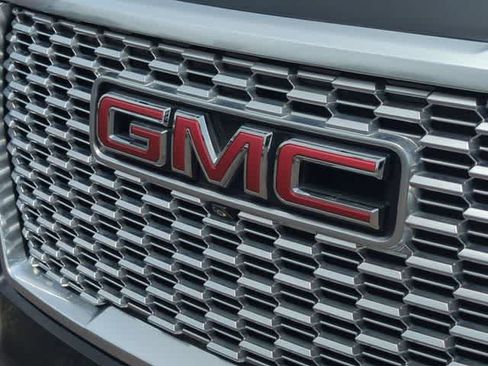 Used 2021 GMC Yukon XL Denali w/ Denali Premium Package AWD/4WD image 12