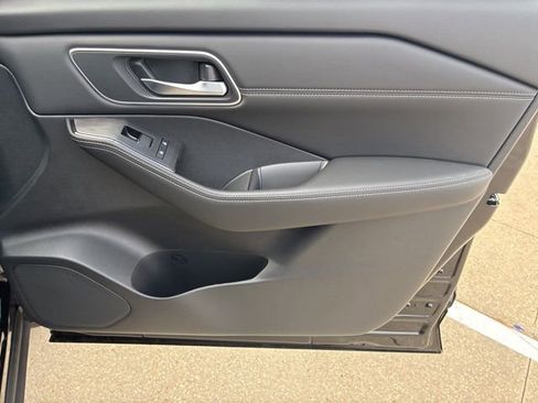 New 2026 Nissan Rogue Platinum AWD/4WD image 13