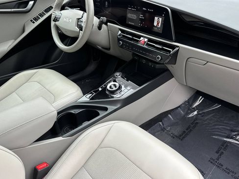 Certified 2023 Kia Niro Wind w/ Wind Preserve Package FWD image 18