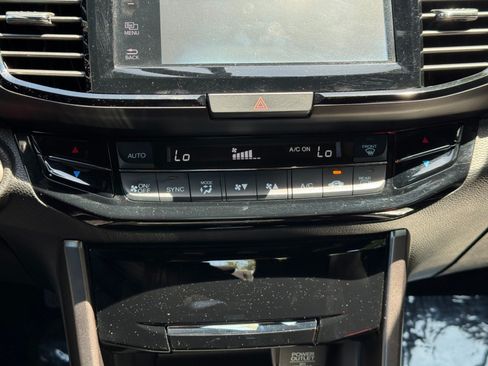 Used 2017 Honda Accord EX image 26