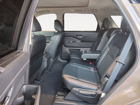Used 2023 Nissan Pathfinder Platinum w/ Black Appearance Package FWD image 26