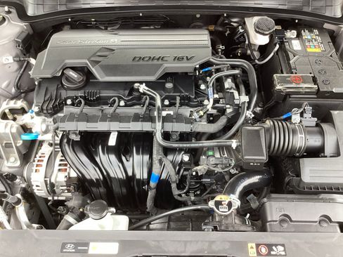 Used 2025 Hyundai Elantra SE w/ Cargo Package FWD image 32