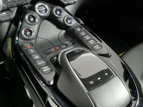 Used 2019 Aston Martin V8 Vantage Coupe RWD image 62