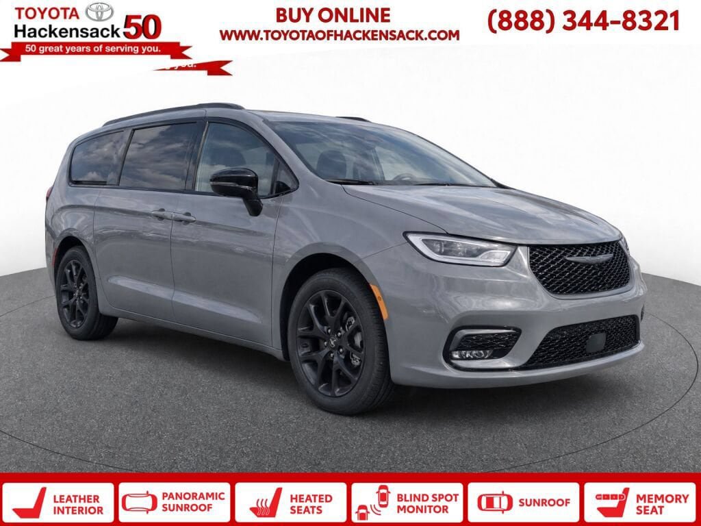 Used 2025 Chrysler Pacifica Limited FWD image 1