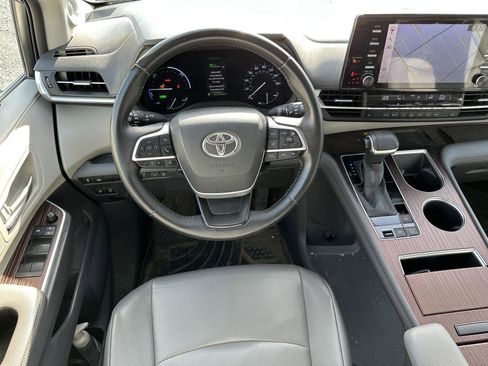 Used 2021 Toyota Sienna XLE w/ XLE Plus Package FWD image 12