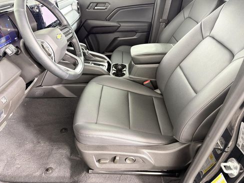 Used 2024 Chevrolet Colorado LT w/ LT Convenience Package III RWD image 7