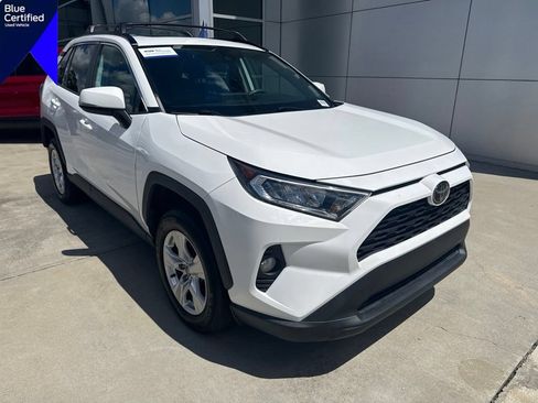 Used 2020 Toyota RAV4 XLE w/ Convenience Package FWD image 1
