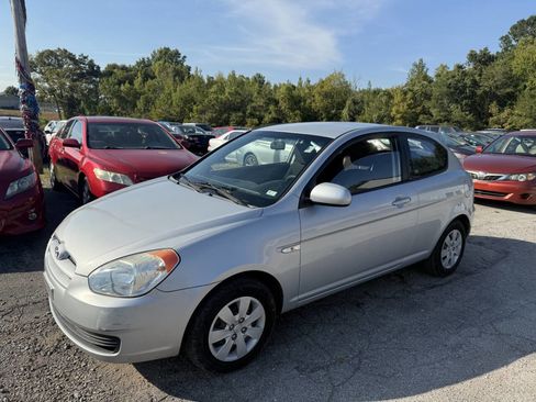 Used 2010 Hyundai Accent GS image 2