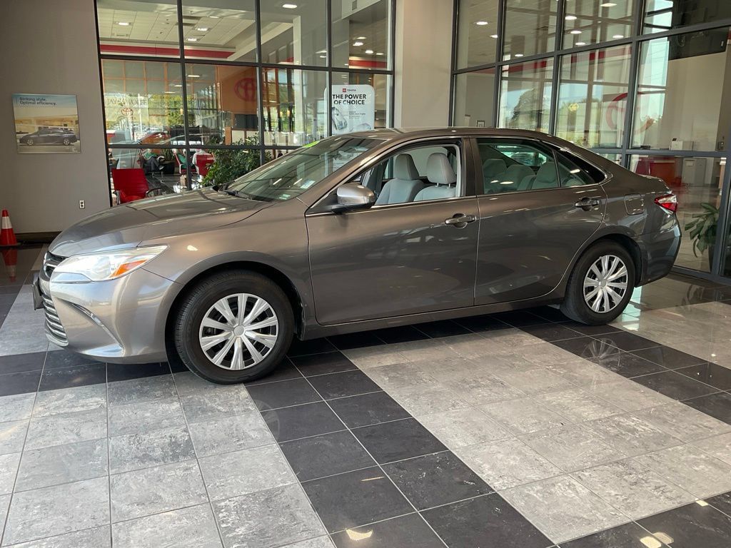 Used 2017 Toyota Camry LE FWD image 3