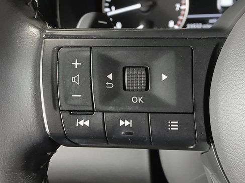 Used 2024 Nissan Pathfinder SV image 28