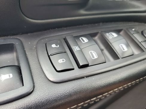 Used 2018 Dodge Grand Caravan SE FWD image 24