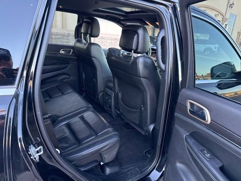 Used 2017 Jeep Grand Cherokee Limited image 13