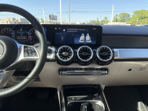 Certified 2025 Mercedes-Benz GLB 250 4MATIC image 31