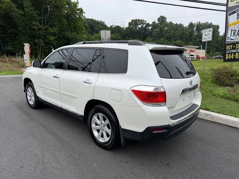 Used 2012 Toyota Highlander SE w/ Tow Pkg AWD/4WD image 4