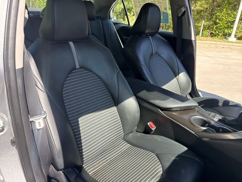 Used 2023 Toyota Camry SE image 33